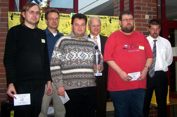 Die ersten drei Plätze 2008:  vorne v.l.n.r. IM Mikhail Zaitsev (2. Platz), GM Daniel Friedman (1. Platz), IM Thorsten Haub (3. Platz)  Sieger A-Gruppe Internationales Turnier 2008